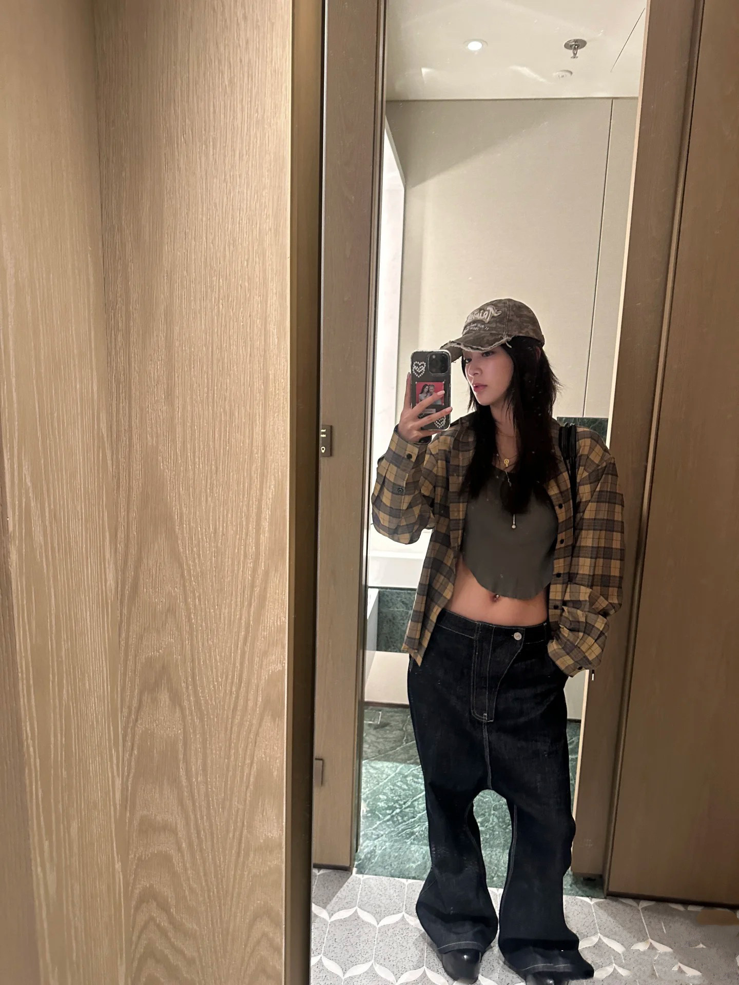 New retro plaid loose off-the-shoulder plaid long-sleeved shirt, yellow lapel plaid casual shirt for women 4415 pic 32