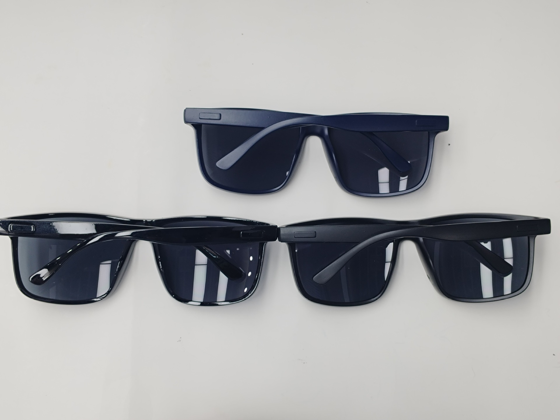 2024新款男士塑料休闲运动太阳镜 时尚轻便地摊墨镜 眼镜厂家直销批发 防紫外线保护眼睛详情6