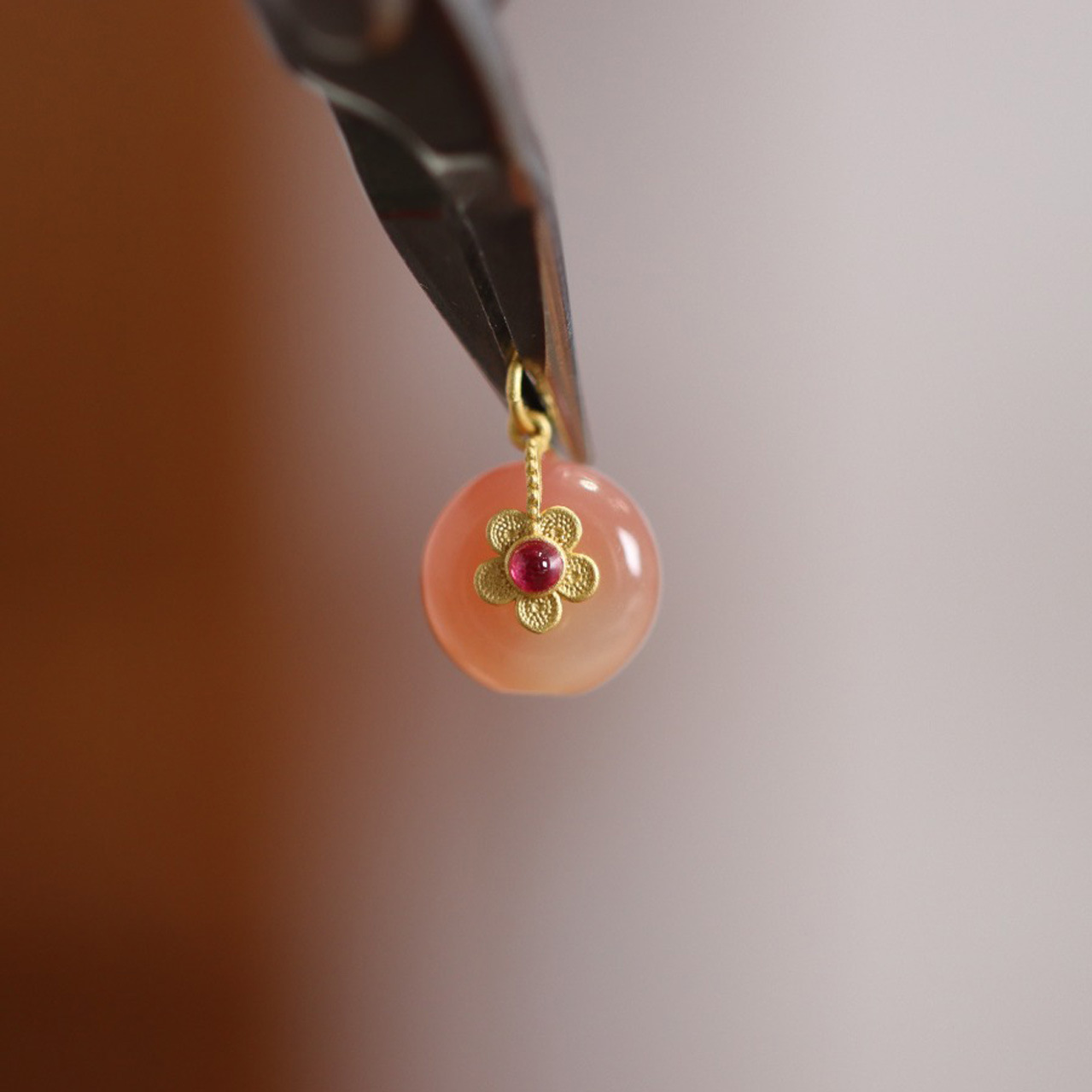 New natural salt source agate jewelry accessory, pink peace pendant set with S925 silver gold-plated small flower non-red accessory pic 9