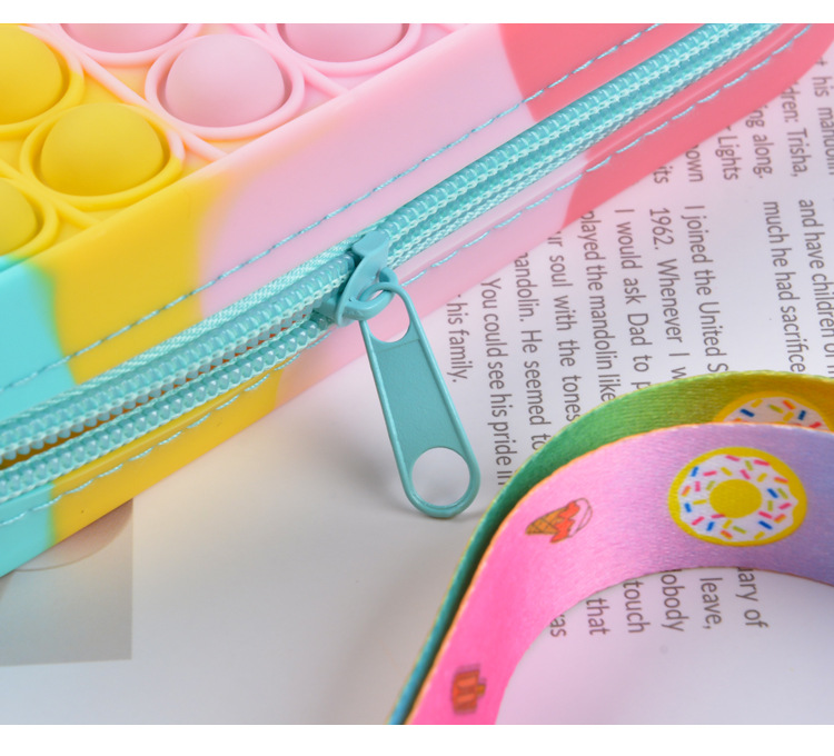 Wholesale of over 100 styles of Rat Pioneer crossbody bags, Rat Pioneer notebooks and wristbands, and Rat Pioneer educational toys pic 8