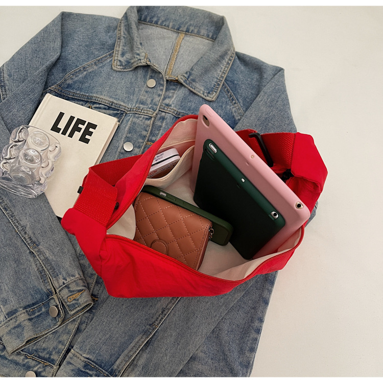 防水尼龙布袋斜挎包2024新款百搭饺子包简约百搭大容量上课单肩包详情15