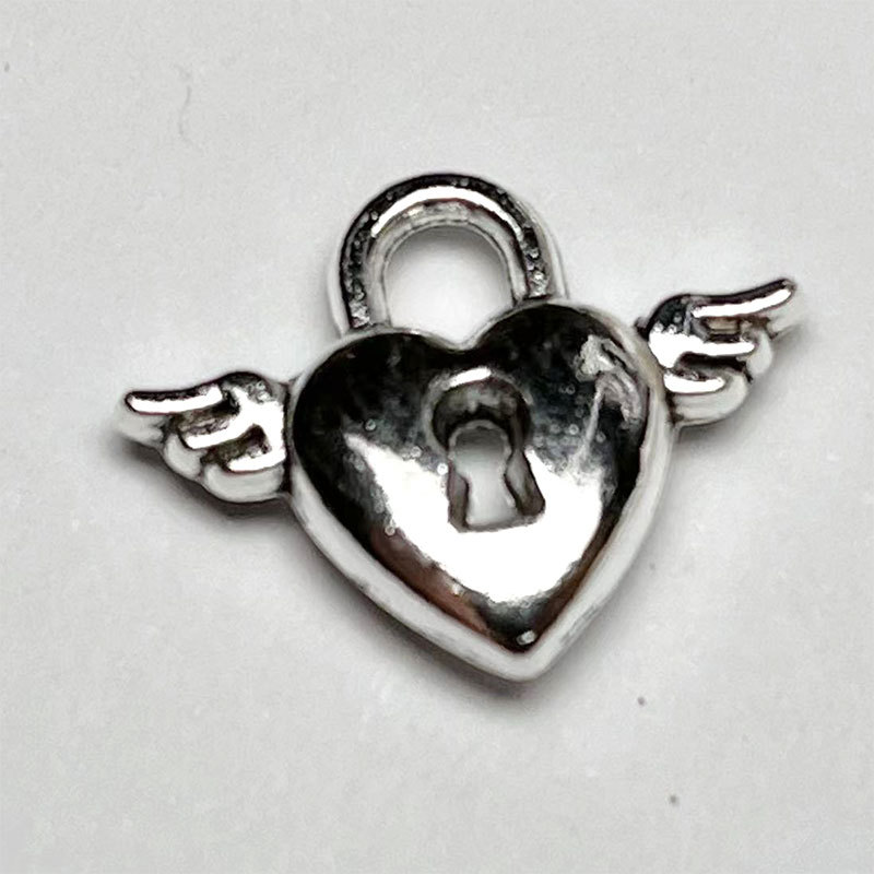 Creative and romantic couple heart lock bracelet accessory pendant, Angel Wing Heart-shaped wing necklace, ancient silver alloy pendant pic 1