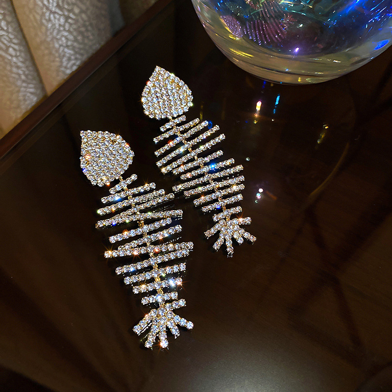 Silver needle diamond-encrusted heart-shaped flower earrings, European and American fashion style, square stud earrings, niche commuting new earrings wholesale pic 3