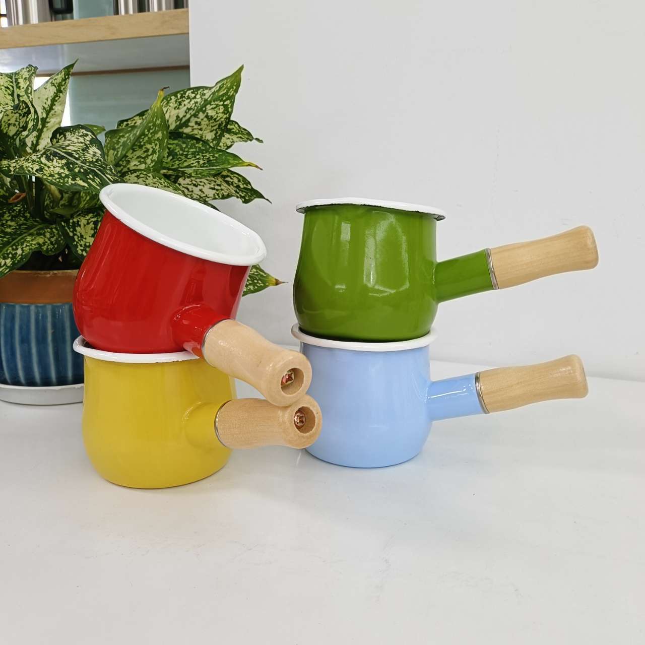 Thickened enamel milk cup, cute INS style, fresh and adorable. Enamel single-handle milk pot, wooden handle, Japanese and Korean enamel kitchenware batch pic 3