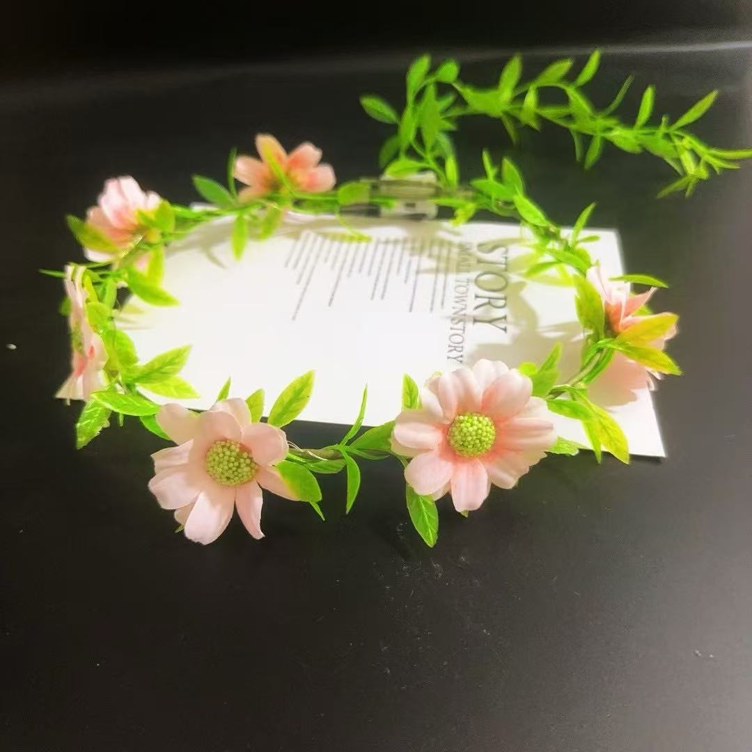 The new luminous headband, feather warm lamp, flower flower segment, day party performance headwear, and female student hair clips are selling well at the street stall pic 7