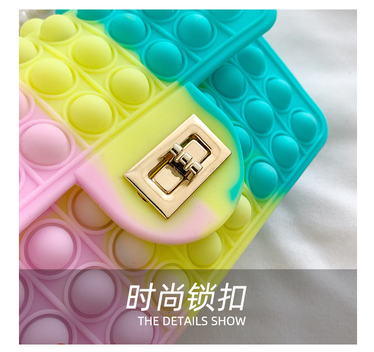A new silicone bag for women in spring 2022, a trendy and avant-garde rat-killing pearl chain small square bag pic 7