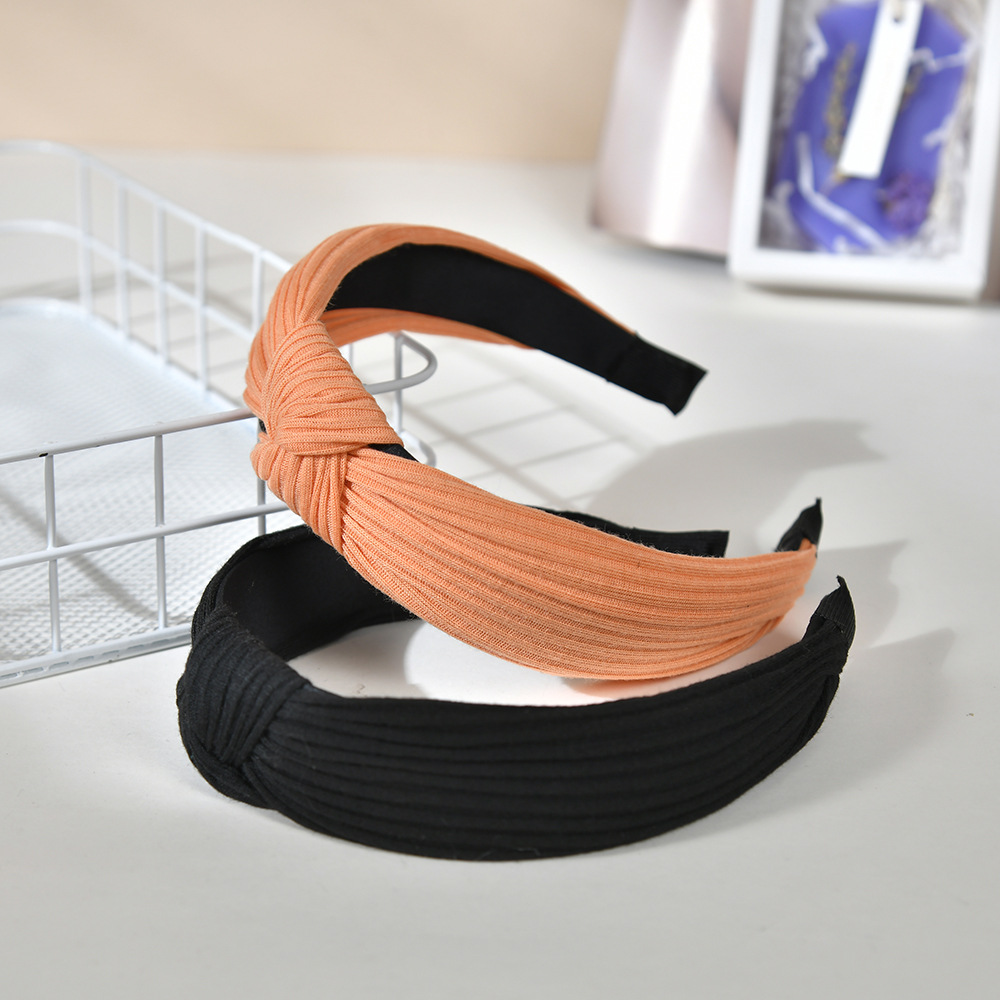 A new Korean knitted hairband in solid color, wide-edge cross, face-washing knitted headband, and a versatile hair accessory for going out to press hair pic 4