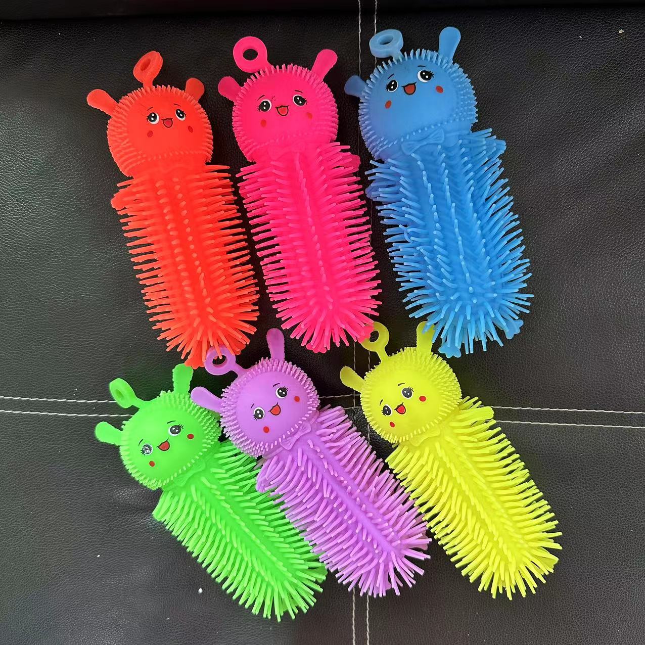 闪光小熊毛毛球发光毛毛虫弹力发光毛毛虫发光毛毛虫软胶玩具批发详情3