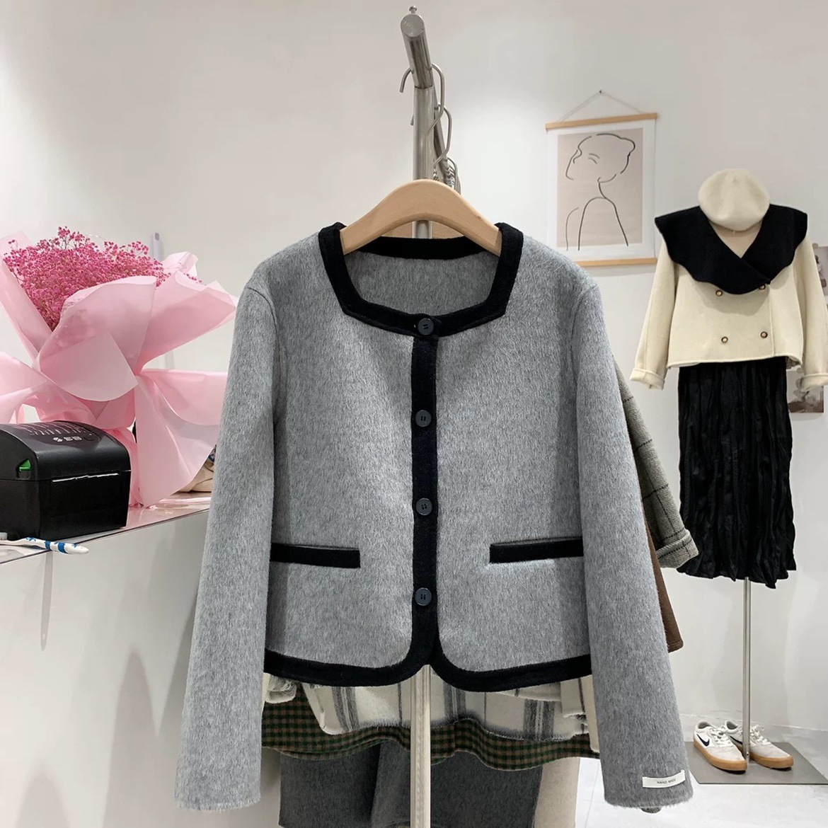 French chanel-style short double-sided wool and woolen coat for women to look younger and petite in spring. Cashmere Hepburn style top pic 29
