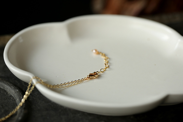 A creative natural freshwater pearl crown queen necklace, a simple and niche 14K gold-plated pendant for women in Korean style pic 8