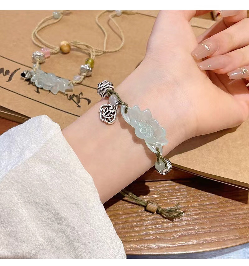 新中式古风编织莲花抽拉手链女2024年新款轻奢小众仿玉髓串珠手饰详情4