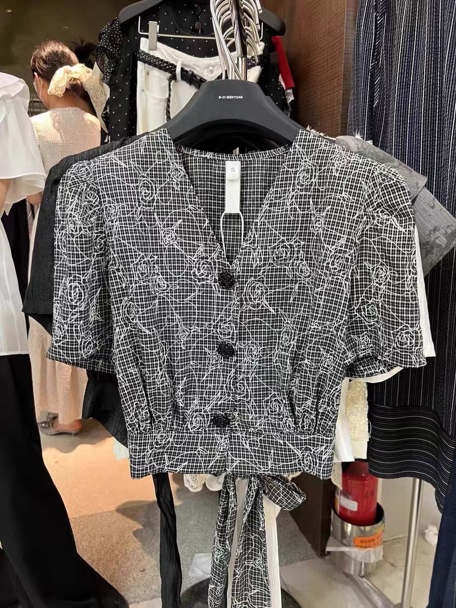 Dongdaemun, South Korea, 2024 Summer New retro bubble sleeve button-up shirt, a versatile short shirt for women pic 3