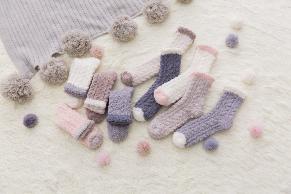 珊瑚绒女袜子批发 韩版家居珊瑚绒加绒加厚保暖中筒地板袜详情5