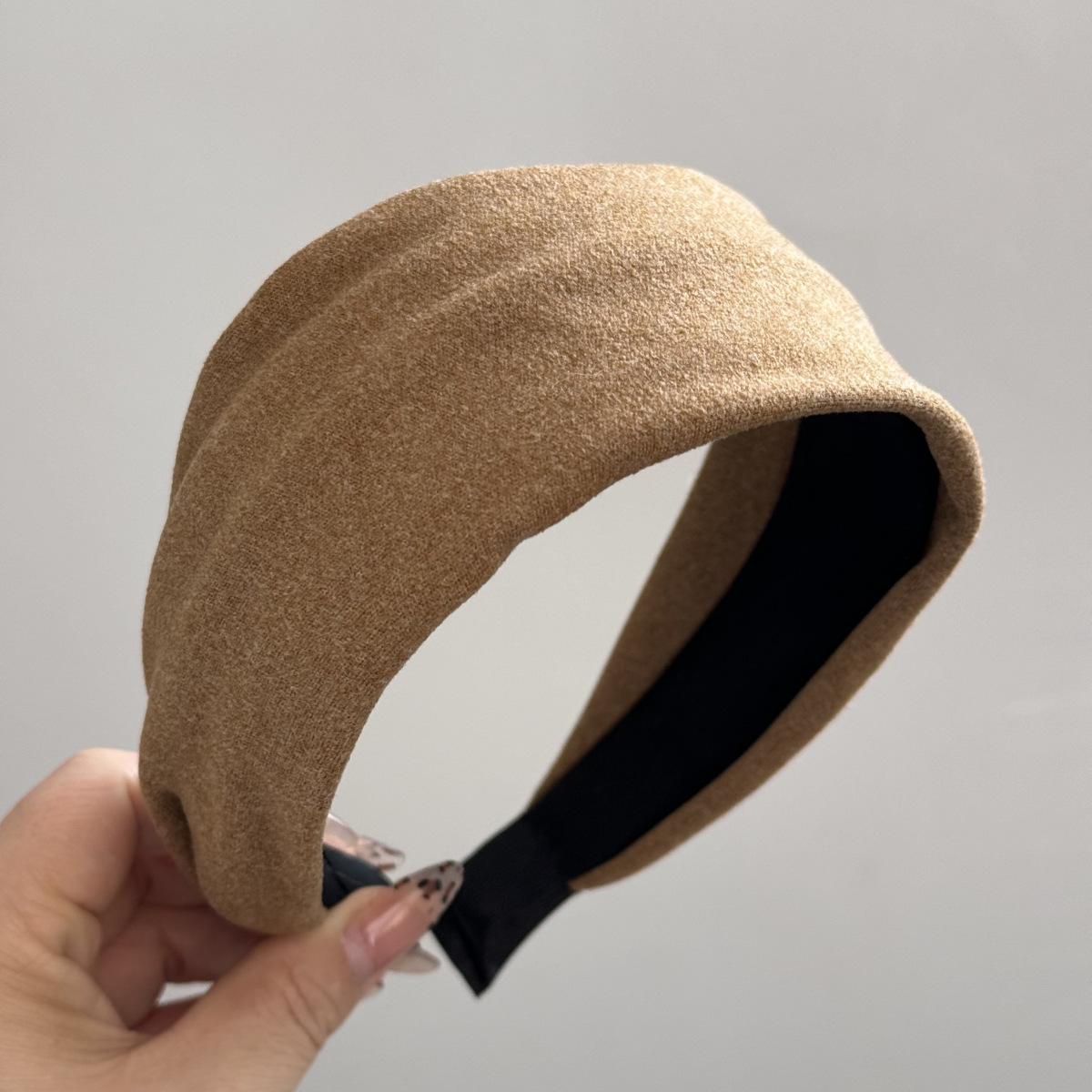Wide-brimmed solid-color retro hair band, comfortable fabric, fashionable and high-end style, hairpin headband, versatile and elegant, high top hair accessory pic 18