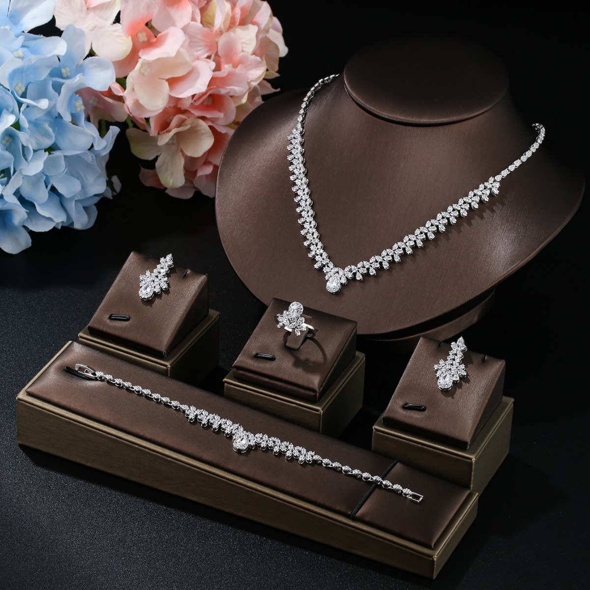 跨境新款四件装新娘套装铜微镶锆石婚礼配饰项链耳环手链戒指详情2