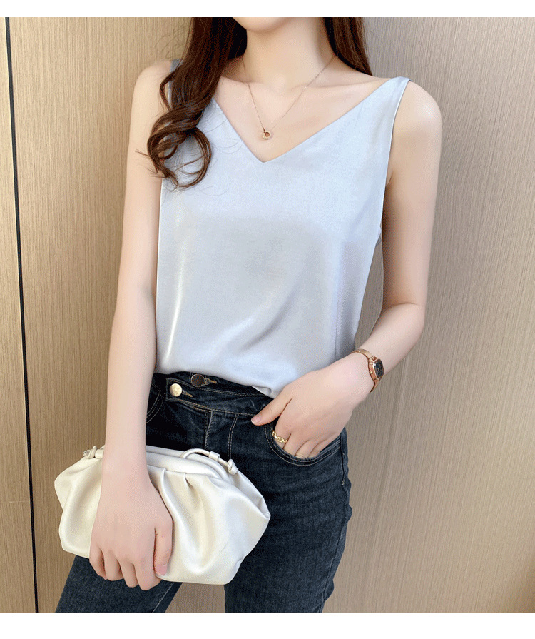 Jialqi, a popular female summer V-neck dress with a halter top, wears a suit over it and a silk satin slim-fitting base layer inside pic 31