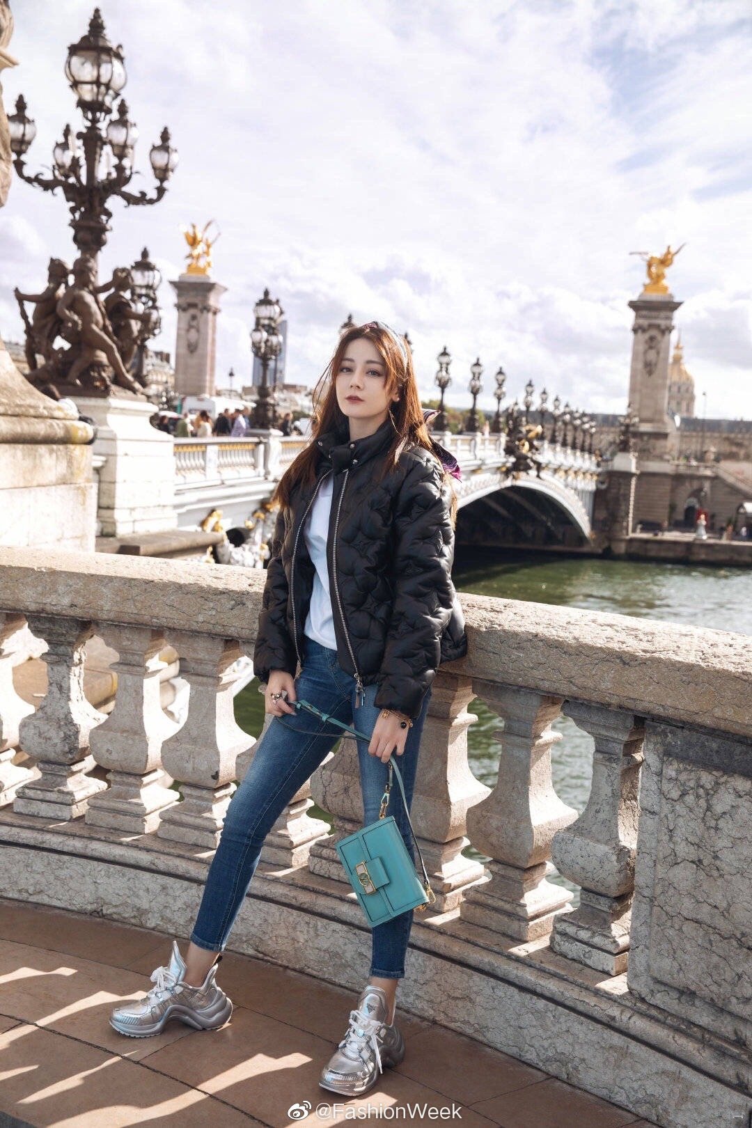 The new Mother high-waisted 9-inch high-elasticity skinny jeans, which are the same style as those worn by European and American bloggers, can lift the buttocks and make you look slimmer. Korean style jeans for women pic 2