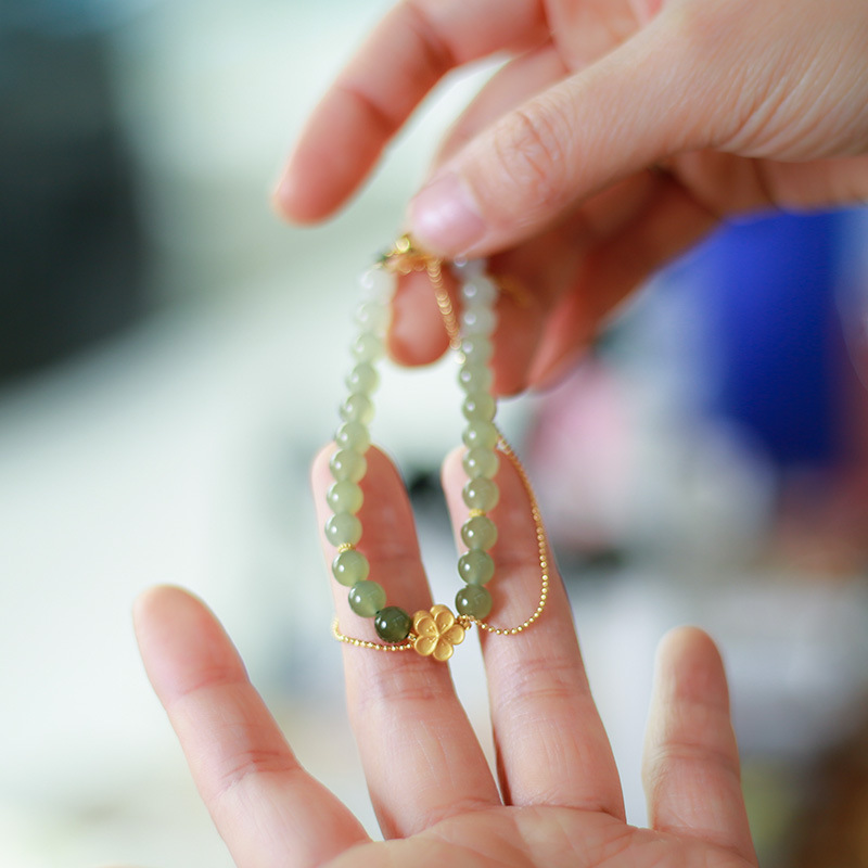 Natural gradient Hetian jade Clear Water Peach Blossom Wish bracelet accessory for girls, a retro white white jewelry bracelet for best friends pic 4