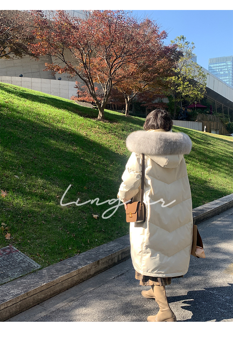 Wholesale of high-end mid-length down jackets for women that reach the knees in 2022, featuring a fashionable design sense and a niche thickened coat pic 55