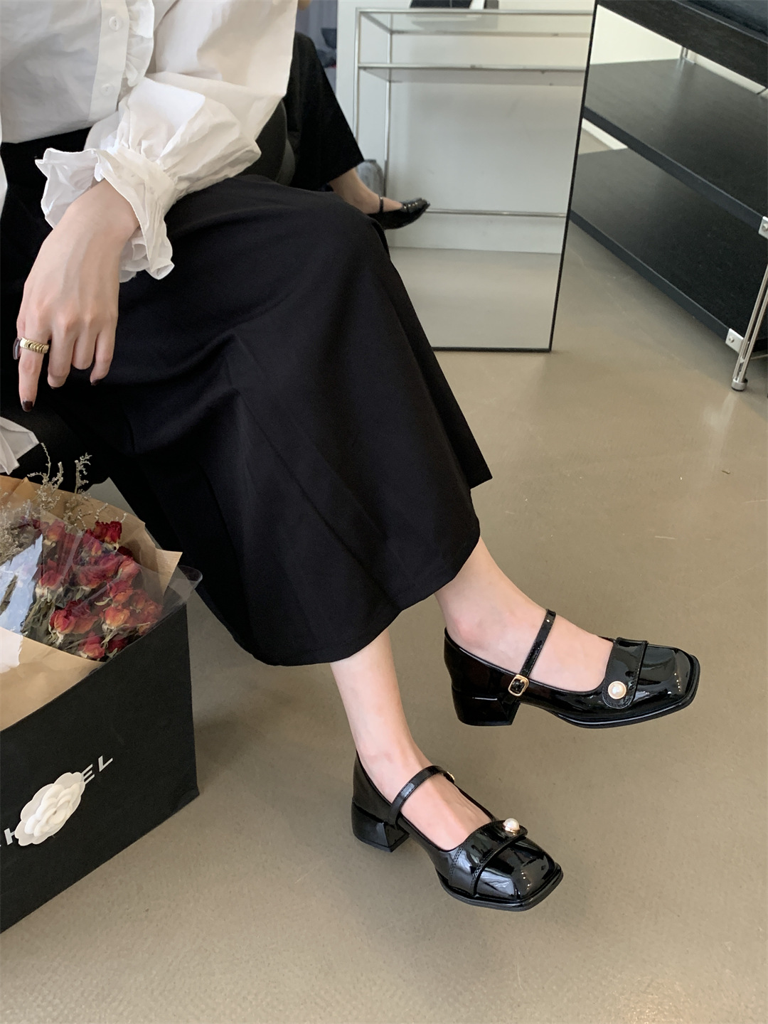 2023秋季新款时尚方头珍珠小香风纯色玛丽珍粗跟百搭时装单鞋女详情12