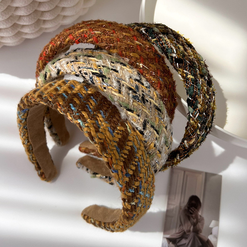 This is a new 2023 retro wide-brimmed high-top hairband with a chanel-style tweed for women, exuding an atmosphere of autumn and winter pic 5