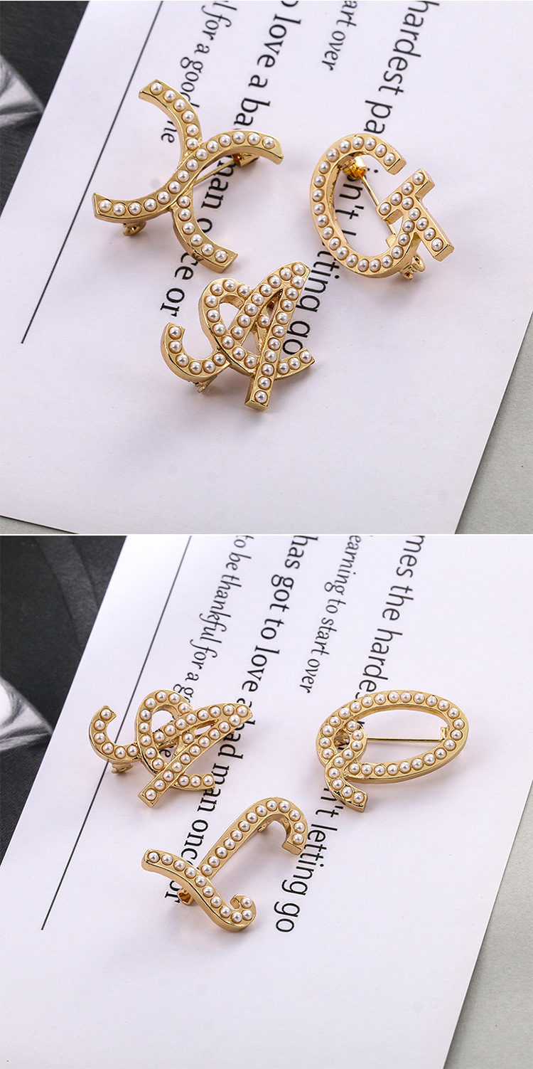 欧美时尚英文字母胸针 珍珠别针胸花服饰配件饰品徽章现货批发详情5