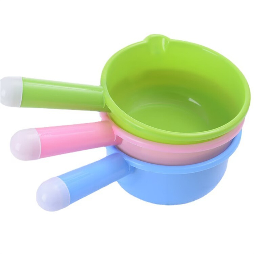 Large red water ladle thickened ladle with handle drifting water ladle long handle 水舀子 with mouth ladle water bowl two yuan wholesale pic 2