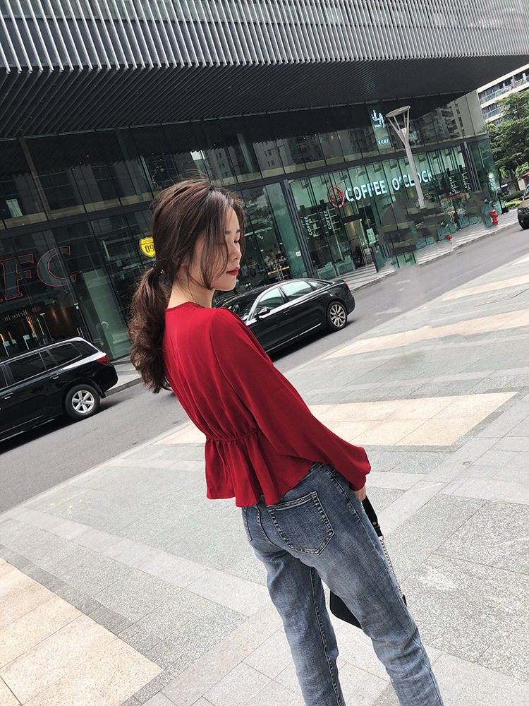 The new summer and autumn collection of the super popular Instagram fairy white lantern sleeve retro court shirt and V-neck chiffon top for women pic 15