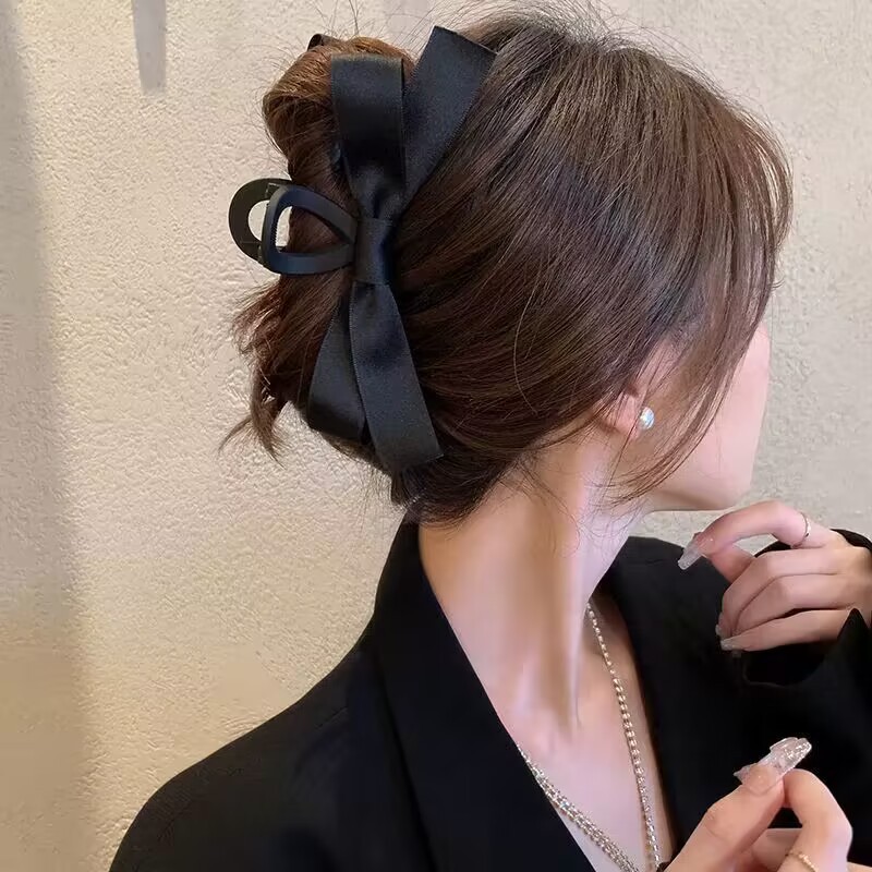 Hepburn style black bow grappling clip for women, large high-end hairpin, popular hairpin, shark clip on the back of the head headwear pic 3