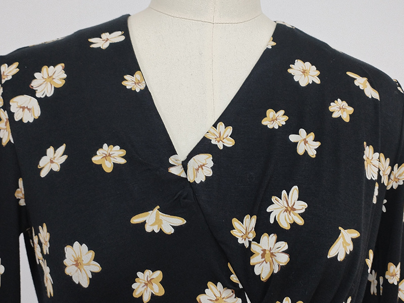 黑底印花小雏菊碎花连衣裙女夏季新款法式V领显瘦性感气质开叉裙详情9