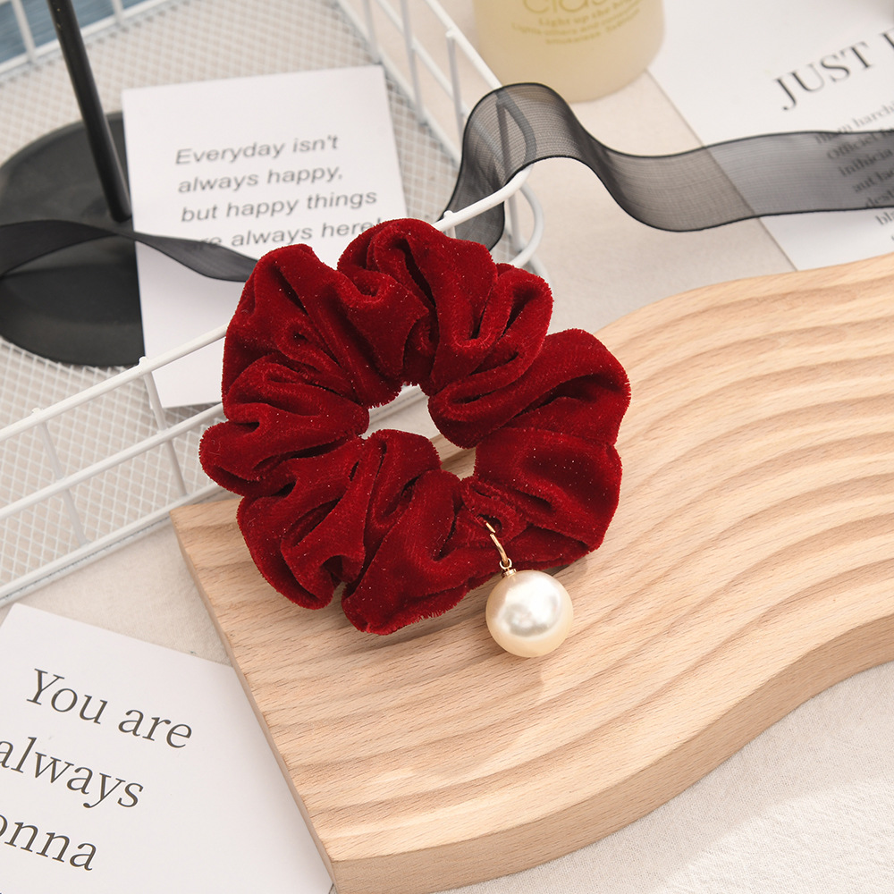 Wholesale of Korean-style light luxury glitter plush large colon hair bands, creative pearl coil hair leather bands, retro glitter hair strings and hair accessories pic 3