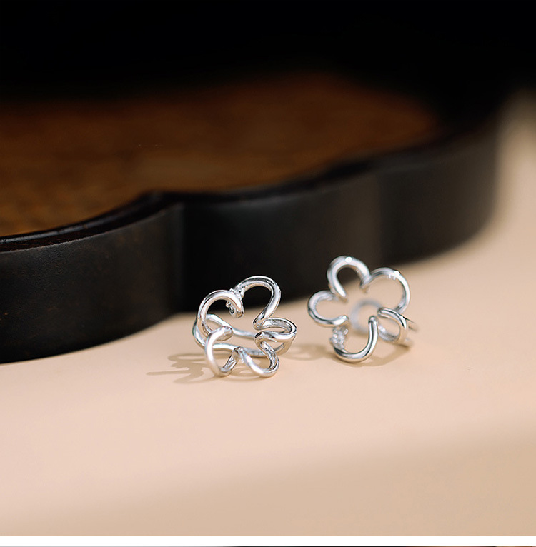 Flower-shaped ear clips for women, 2024 new high-end and light luxury earrings, niche design summer earrings pic 9