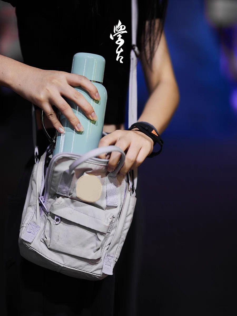 简约时尚大容量水杯户外出行易携带保温杯极简款高颜值保温杯详情1