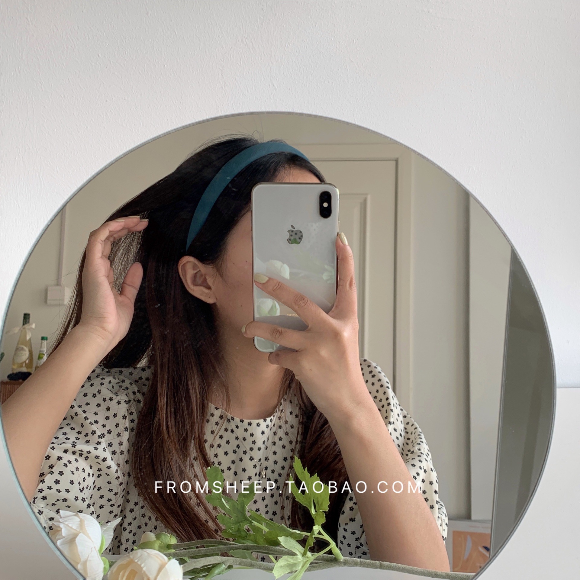 Korean-style hairbands for women in 2025 are trendy and versatile for going out. The headband is simple and elegant, and the hairpin is a popular online hair accessory with wide edges and a sweet look pic 42