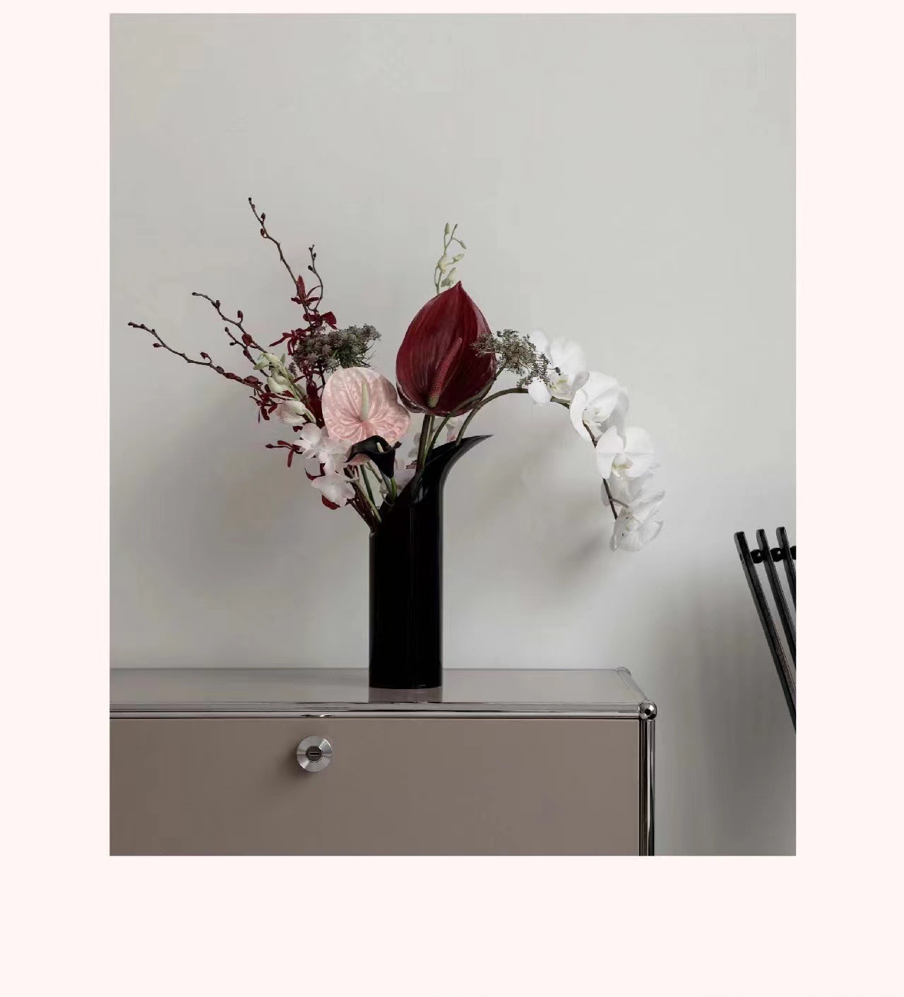 High-end vases, modern and simple artistic ornaments, simple flower arrangements, creative living room home ornaments, soft decorative items, vases pic 19