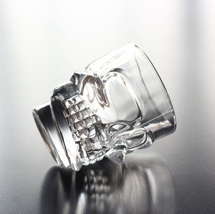Skull-shaped small wine glasses pic 4