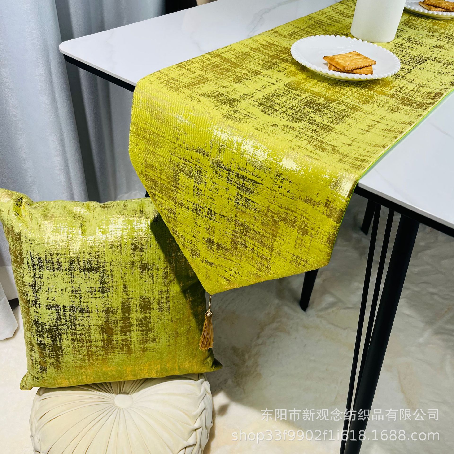 新款加工定制加厚绒布烫金日式桌旗酒店床旗流苏茶几台布厂家直销详情1