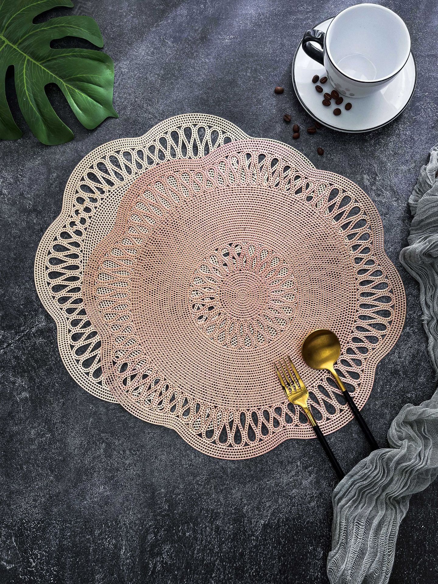 欧式复古镂空pvc花朵餐垫 防烫隔热垫简约轻奢风西餐垫家用餐桌垫详情19