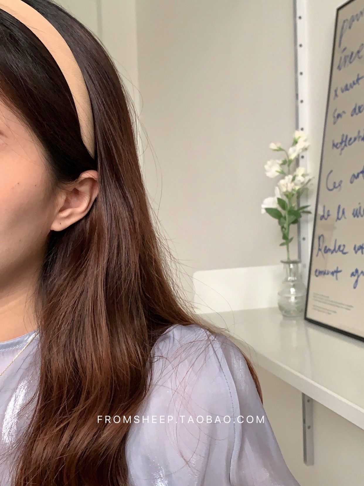 Korean-style hairbands for women in 2025 are trendy and versatile for going out. The headband is simple and elegant, and the hairpin is a popular online hair accessory with wide edges and a sweet look pic 35