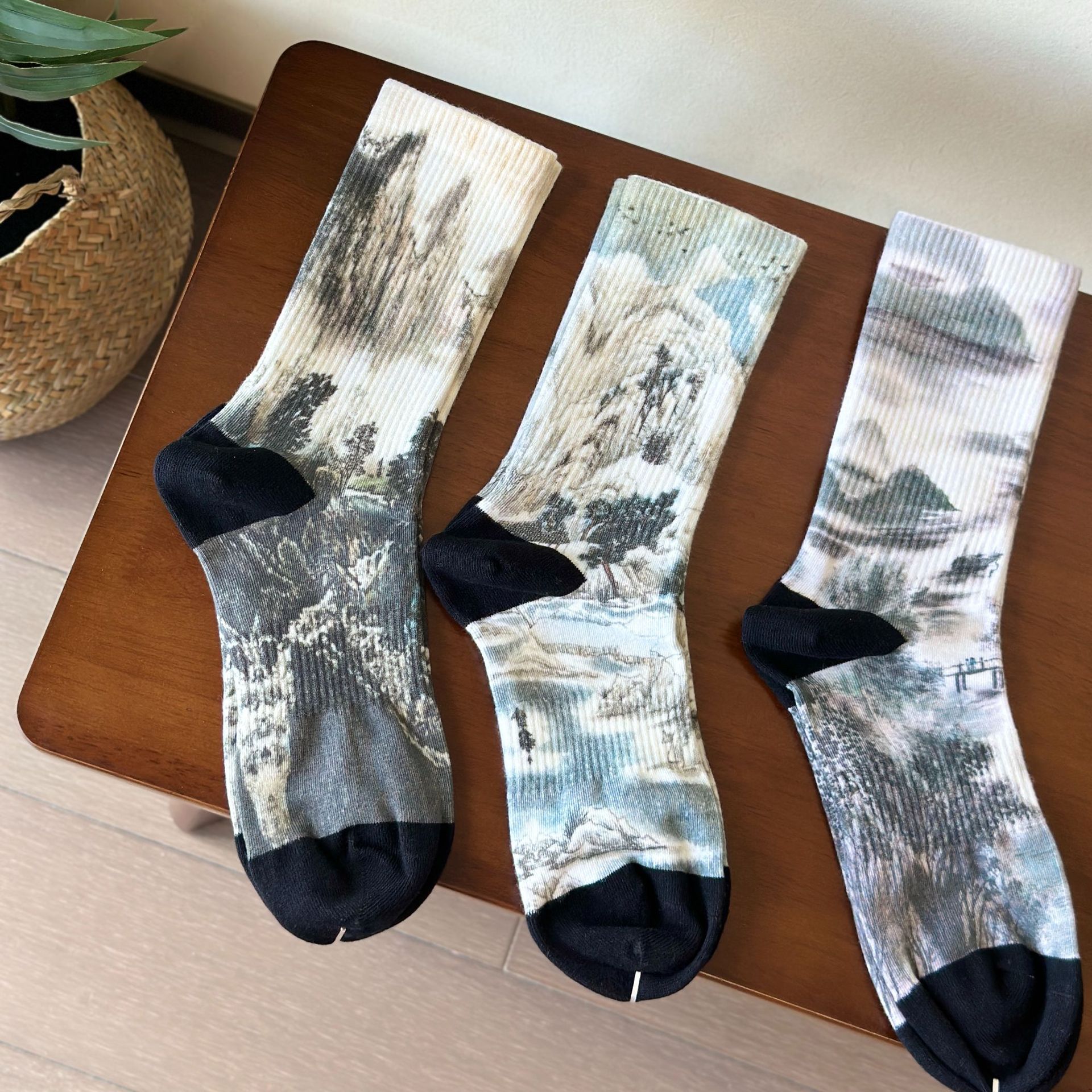 国潮国风男袜复古水墨山水画意境国潮中筒袜印染棉袜匠心设计款袜子男详情2