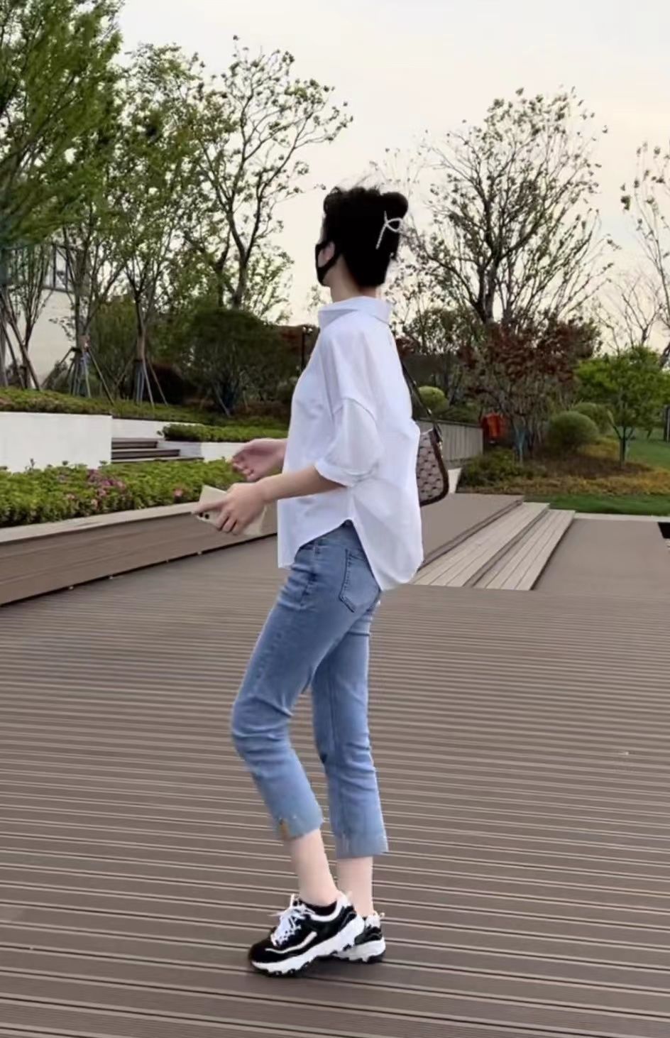 【仿棉】2022夏季后背镂空衬衫女士设计感时尚休闲洋气感上衣详情16