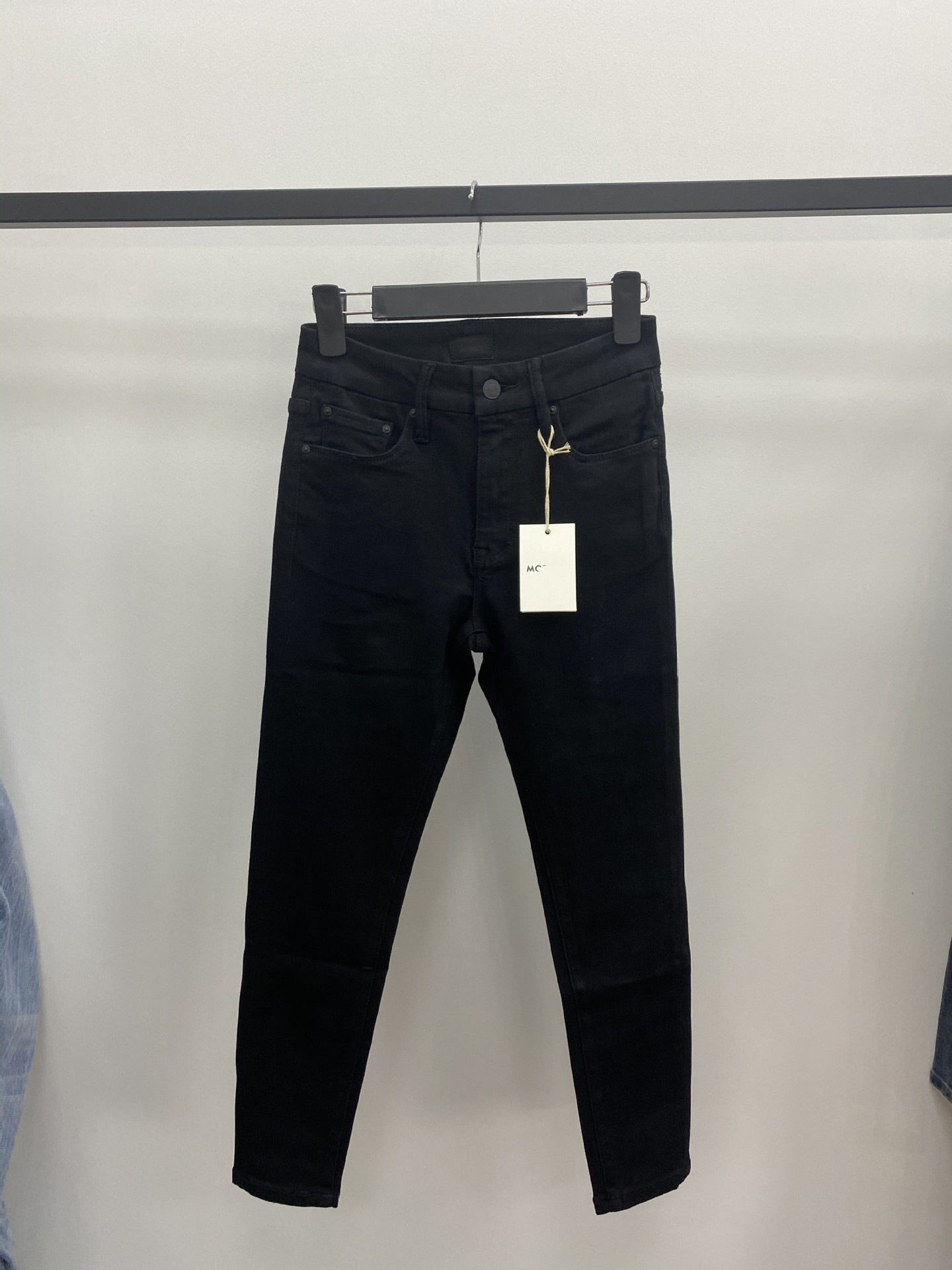 The new Mother high-waisted 9-inch high-elasticity skinny jeans, which are the same style as those worn by European and American bloggers, can lift the buttocks and make you look slimmer. Korean style jeans for women pic 42