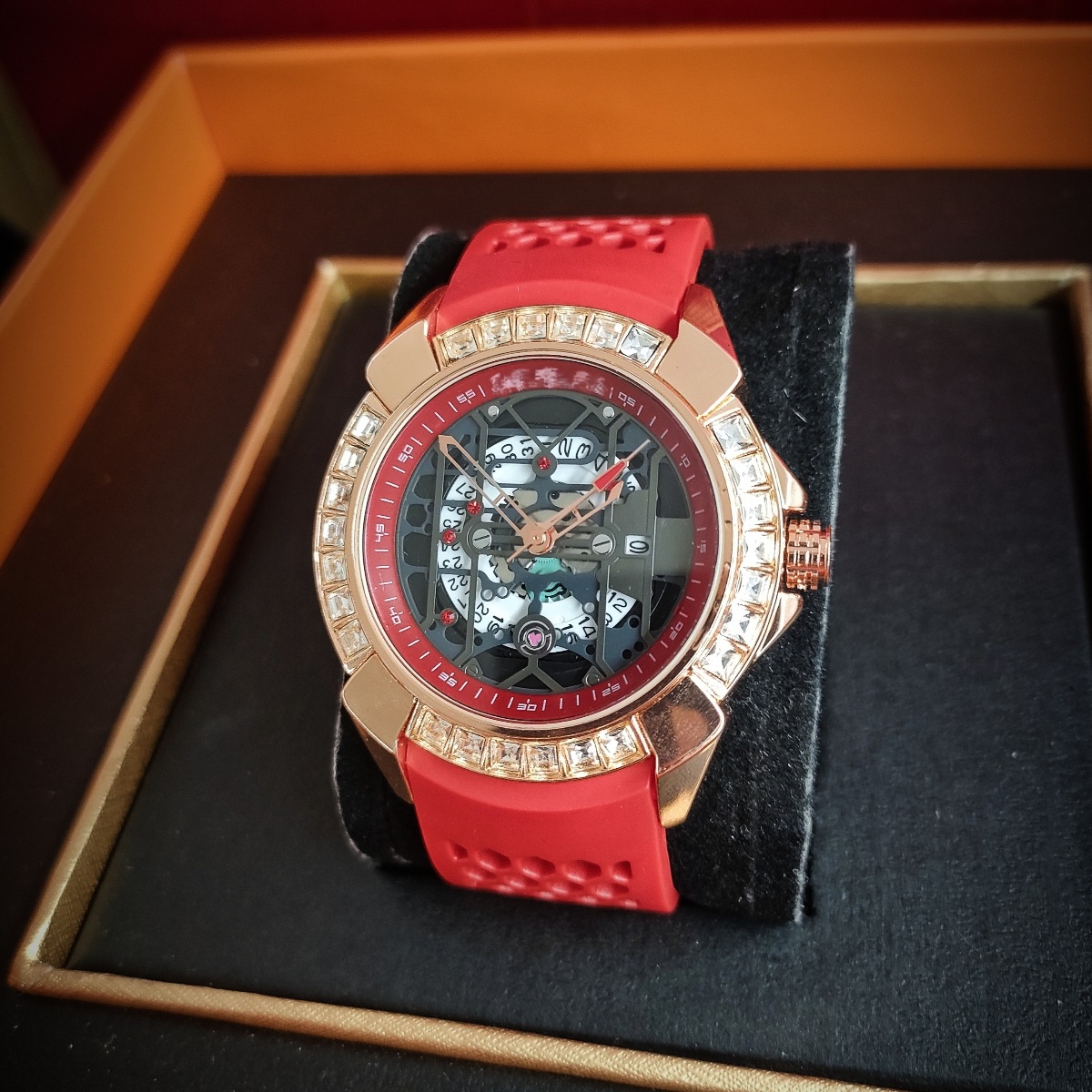 捷克豹同款男士三针石英手表潮流镂空日历镶钻表时尚炫酷腕表批发详情6