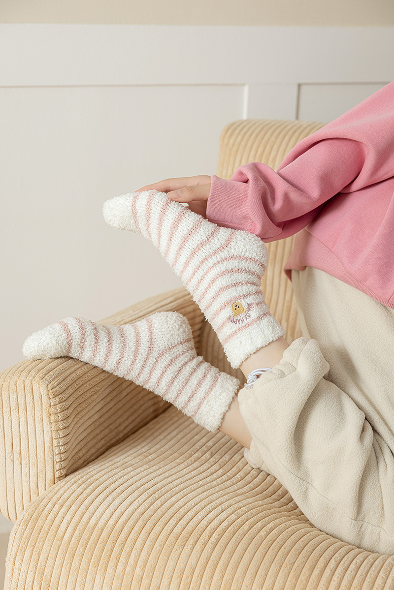 秋冬袜子女中筒睡眠袜韩版纯色珊瑚绒袜子保暖加绒休闲袜详情3