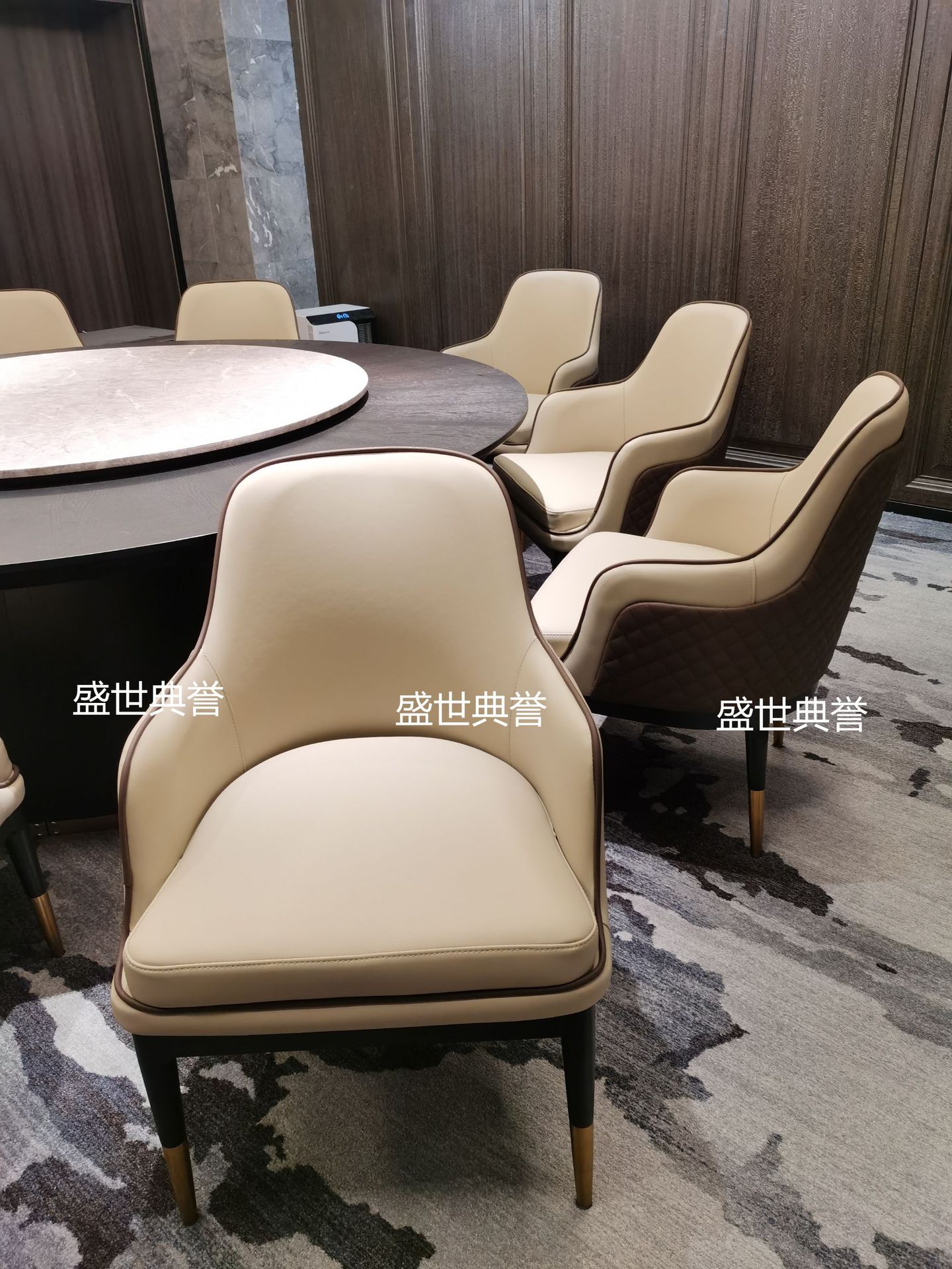 Solid wood dining tables and chairs for five-star hotels in Anshan, solid wood Bentley chairs for seafood hotels, modern light luxury dining chairs and armchairs pic 1