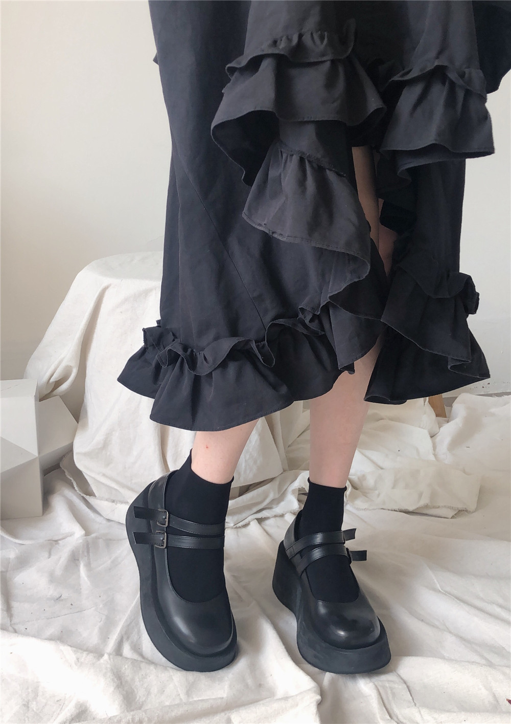 Classic and versatile jk black and white mid-calf knee-high socks that can be worn all year round, featuring non-permeable velvet calf socks pic 5