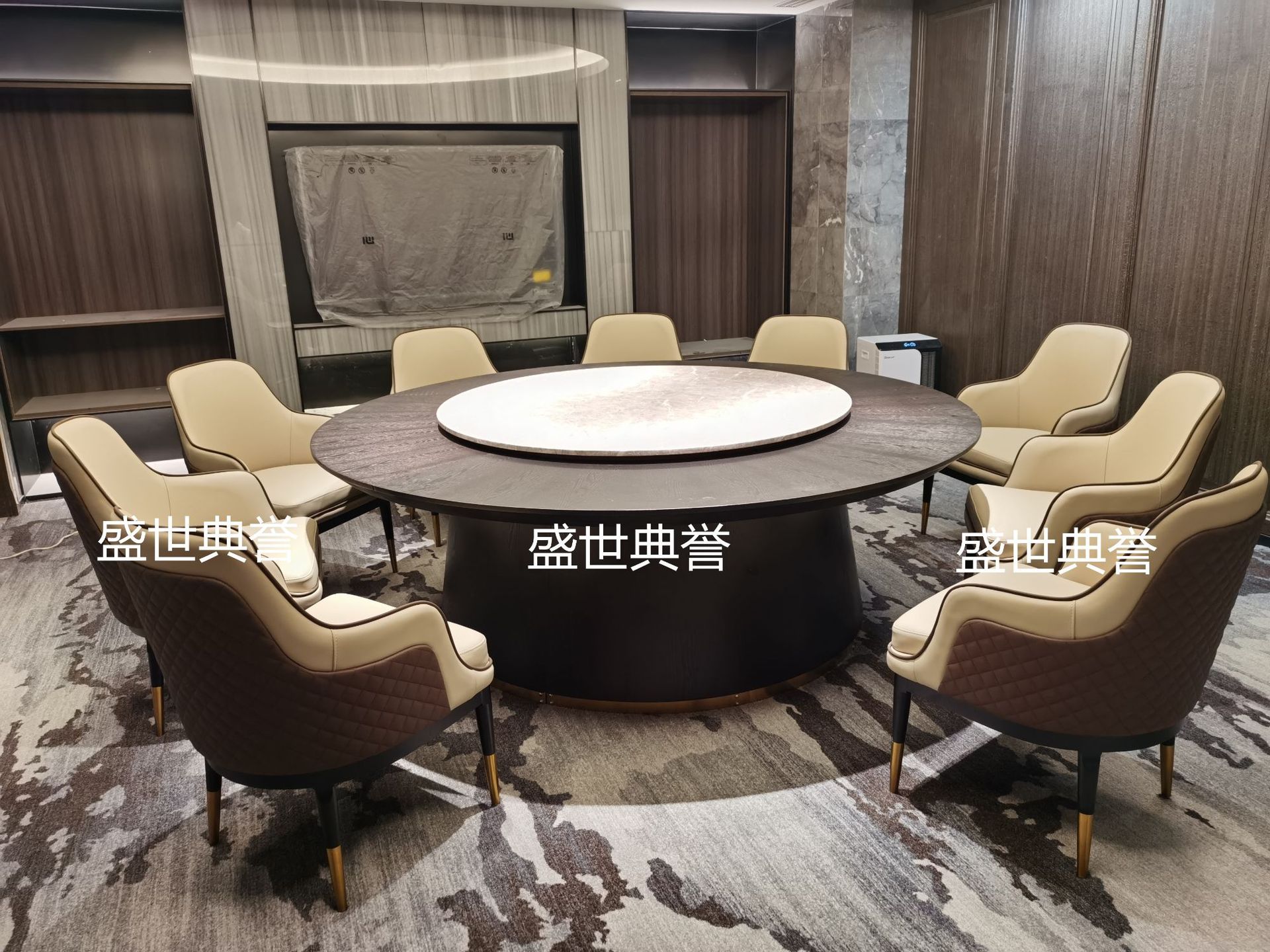 Solid wood dining tables and chairs for five-star hotels in Anshan, solid wood Bentley chairs for seafood hotels, modern light luxury dining chairs and armchairs pic 5