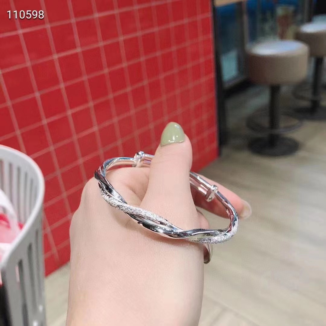 999足银时尚扭麻花推拉手镯女银手链礼物女详情12