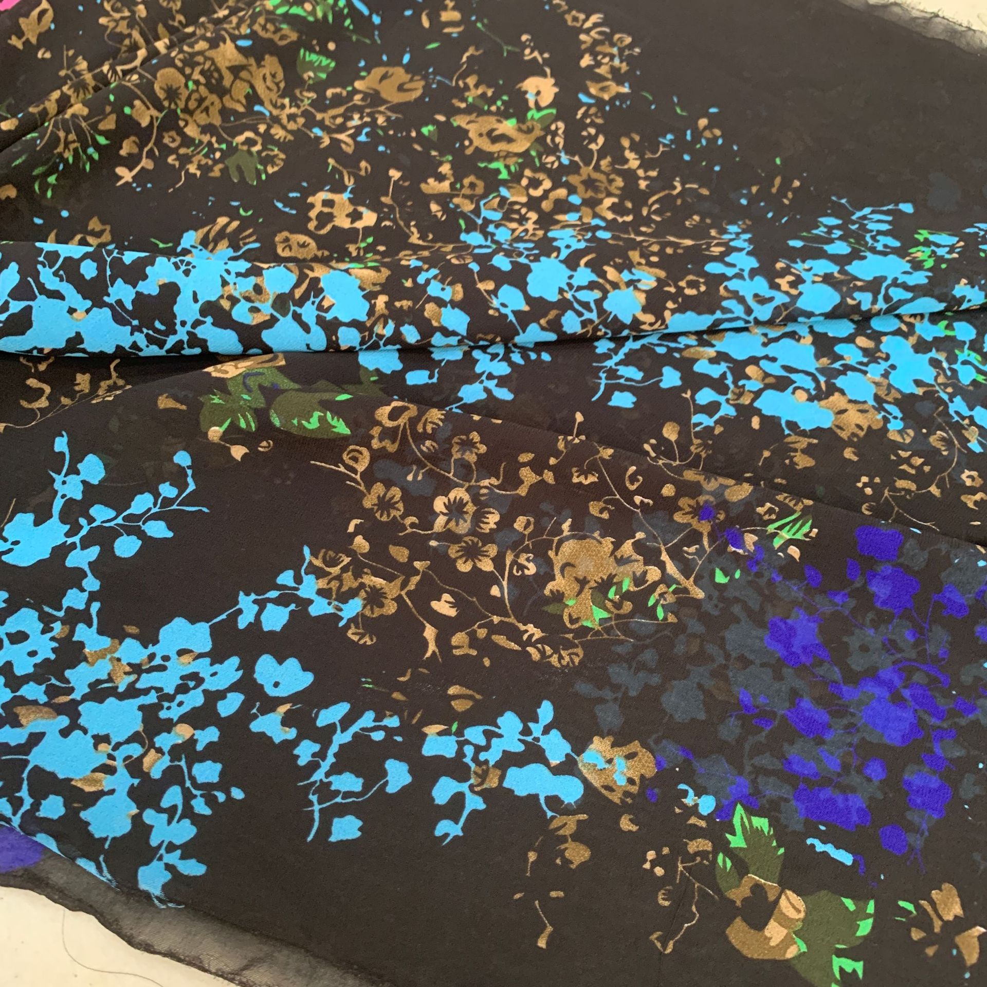 Custom-made pearl chiffon sun protection shawl fabric, polyester woven printed chiffon dress fabric pic 12