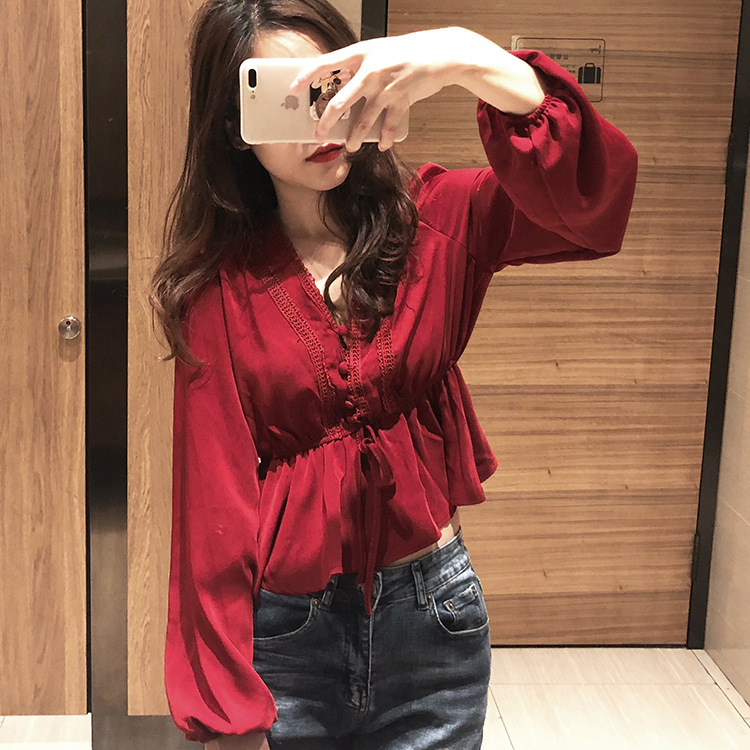 The new summer and autumn collection of the super popular Instagram fairy white lantern sleeve retro court shirt and V-neck chiffon top for women pic 11